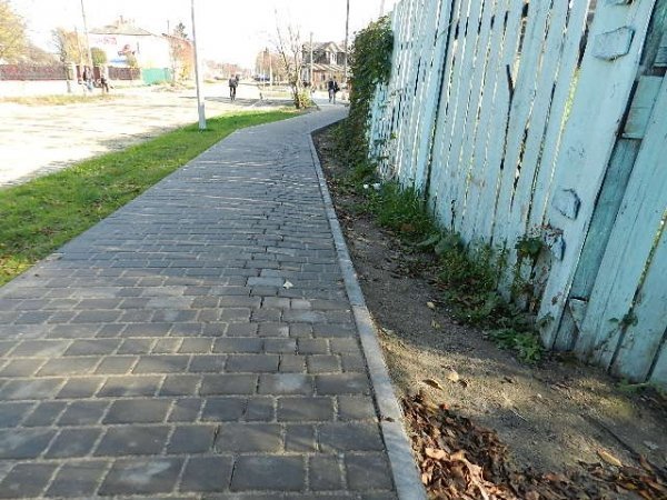 Проспект у Володимирі-Волинському ремонтують «халтурщики»? ФОТО